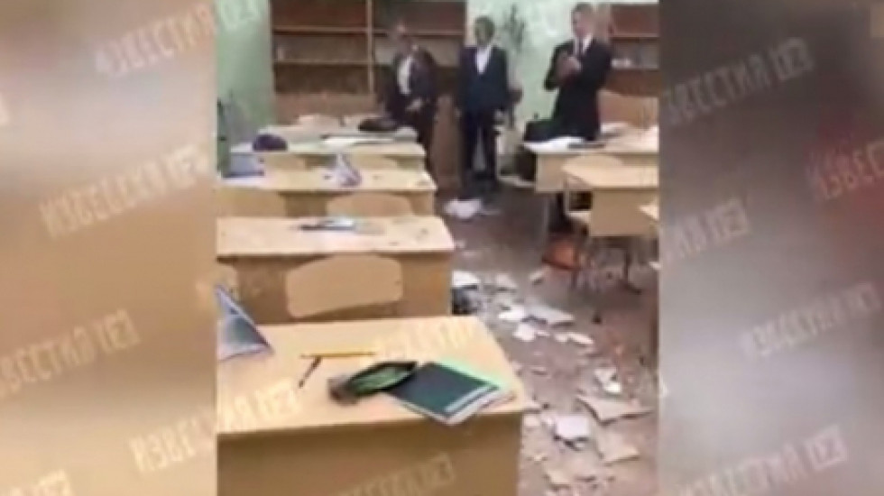 В День знаний на петербургских школьников обвалился потолок