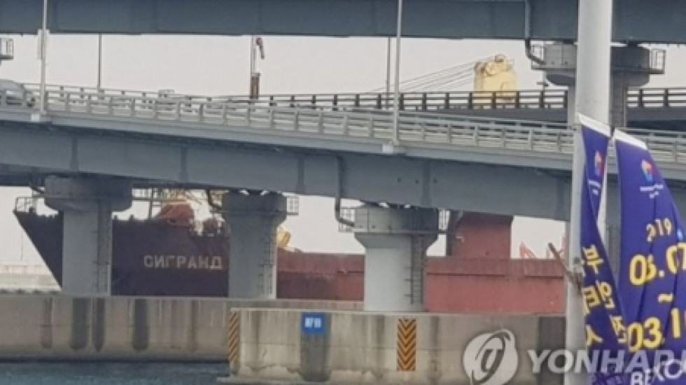 Российское судно с пьяным капитаном задело круизный лайнер и врезалось в мост в Южной Корее