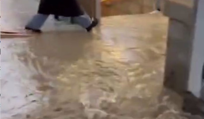 Переход на станцию «Девяткино» затопило из-за прорыва трубы