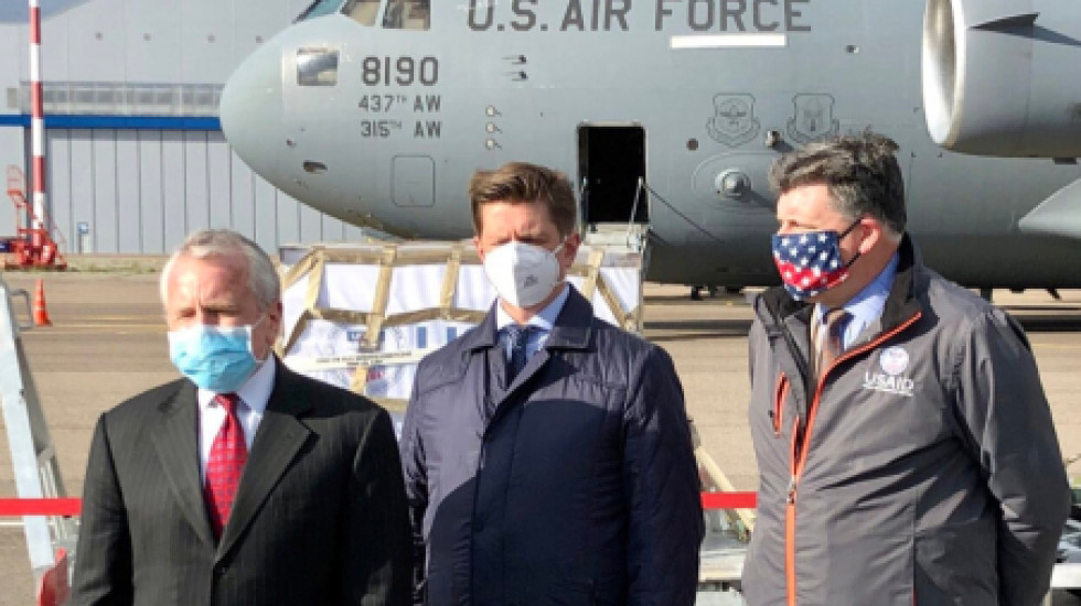 Самолет США доставил аппараты ИВЛ в аэропорт Внуково-3