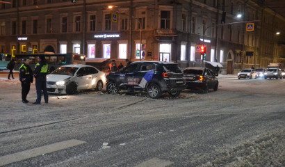 Каршеринговое ДТП перекрыло путь трамваям в Коломне: фото