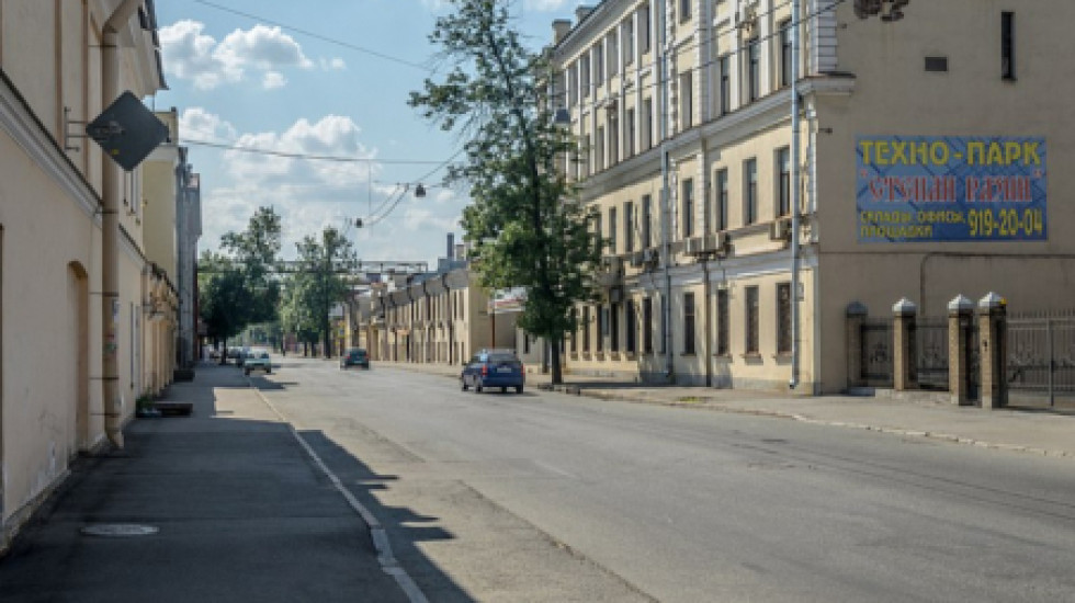Петербуржец развлекался в белую ночь стрельбой из окна по машине