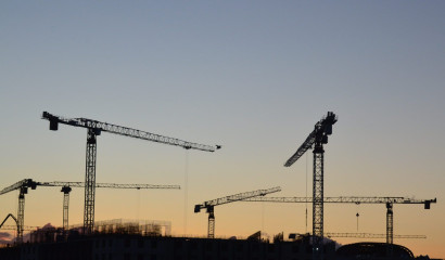 В доме у моста Бетанкура начальник строителей погиб в шахте лифта