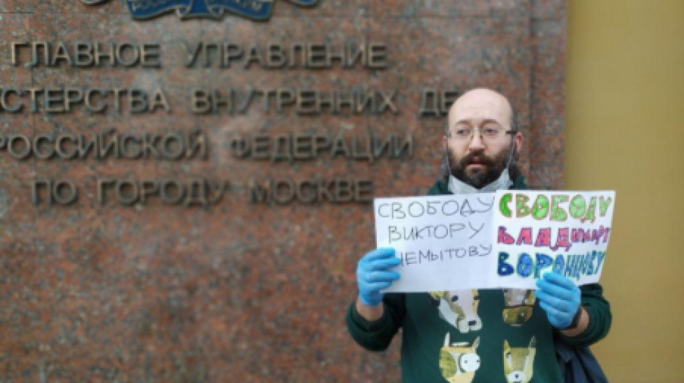Журналист и депутат Илья Азар арестован за пикет в защиту Воронцова