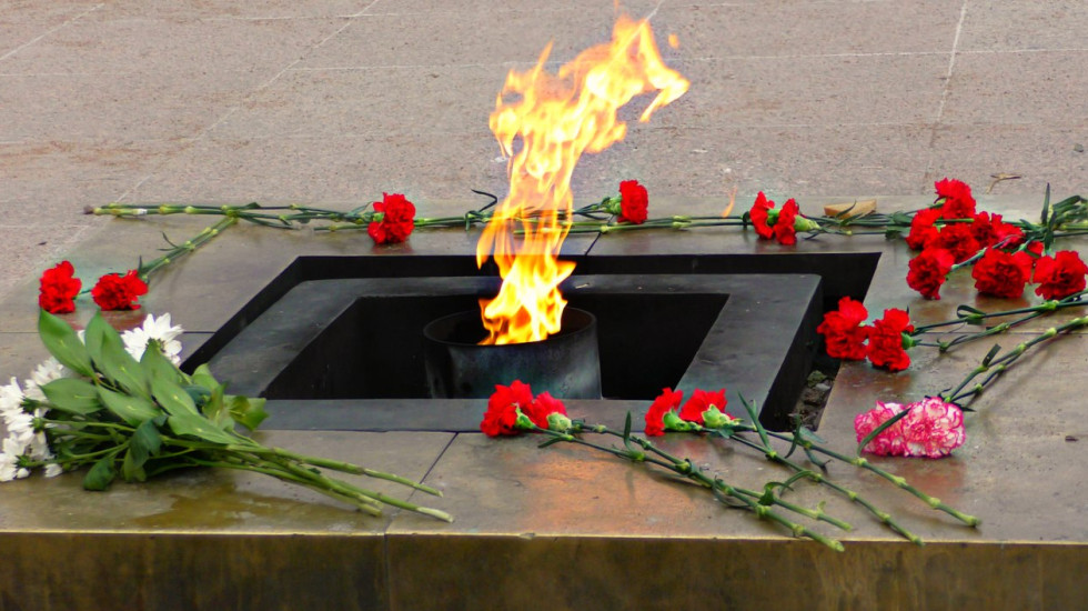 Справлявшего нужду у Вечного огня в Петербурге арестовали