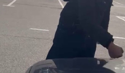 Петербуржец избил «Ладу» на Московском проспекте