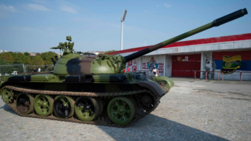 Неизвестные пригнали танк Т-55 к стадиону «Црвены Звезды» в Белграде