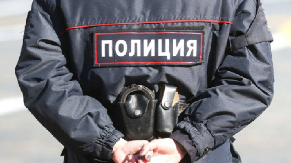 76-й отдел полиции Петербурга удерживает ночью участников акции в память Немцова