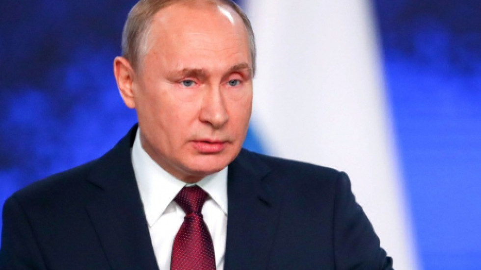 Путин подписал законы о запрете фейковых новостей и оскорблении власти