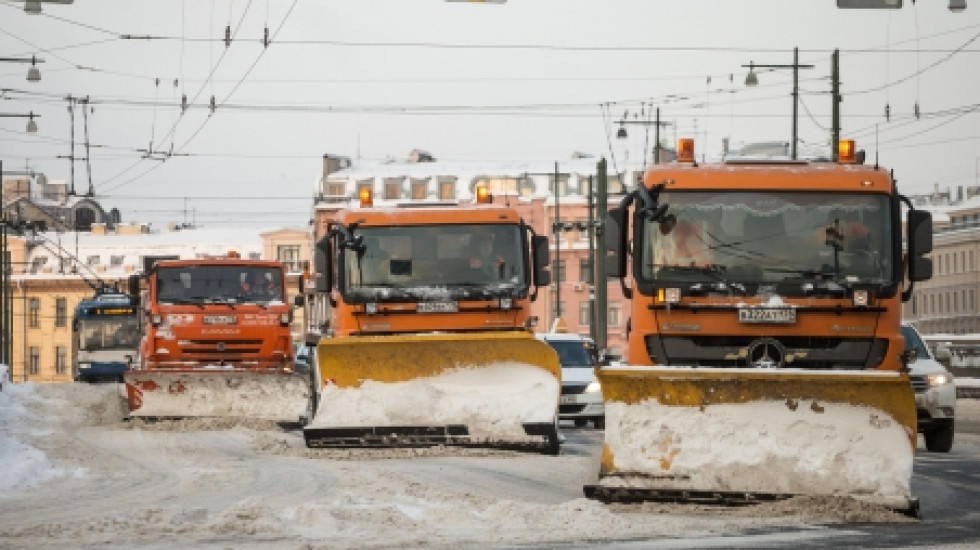 Полиция Петербурга рассказала, какие улицы закроет на снегоуборку