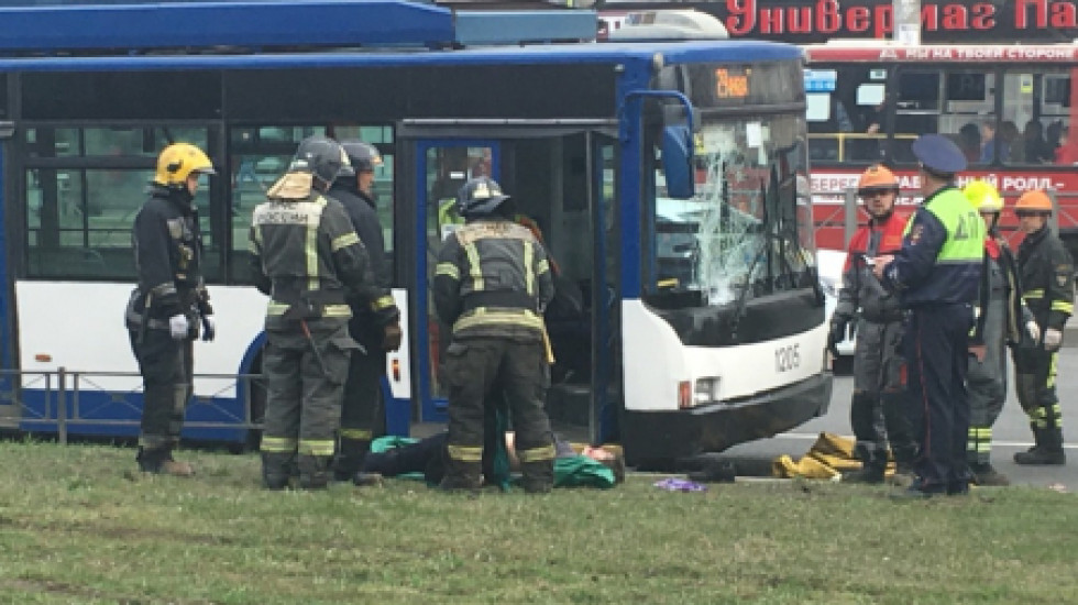 Пешеход погиб под колесами троллейбуса на Ленинском проспекте