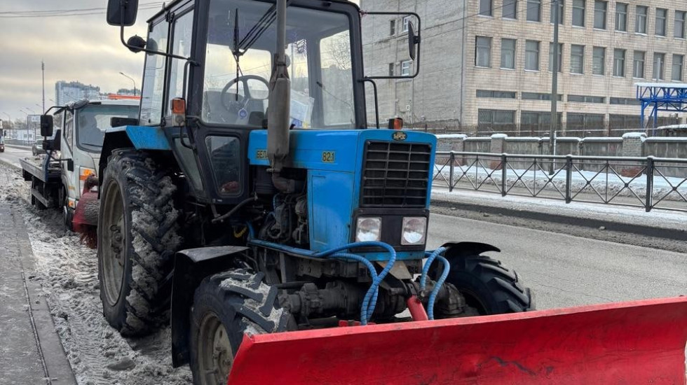 В Петербурге тракторист с фальшивыми правами хотел договориться с ДПС