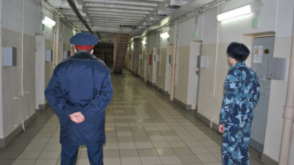 В Тюмени силовики поздравляли следователя под крики «АУЕ — Жизнь ворам»