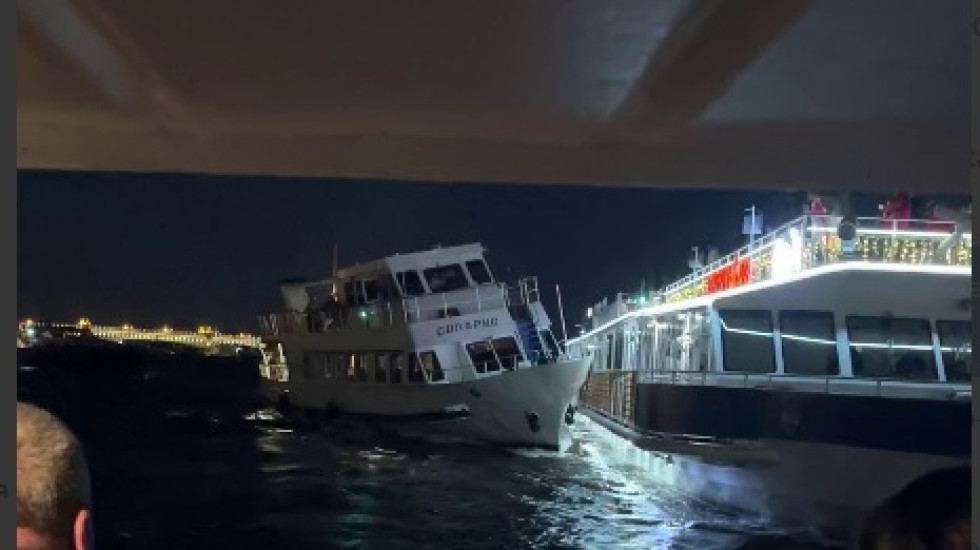 Новое столкновение судов на Неве произошло под Литейным мостом