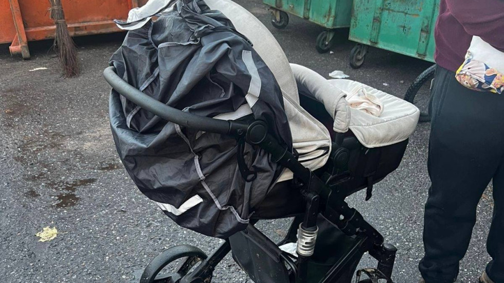 На Московском проспекте нашли оставленного в коляске ребенка