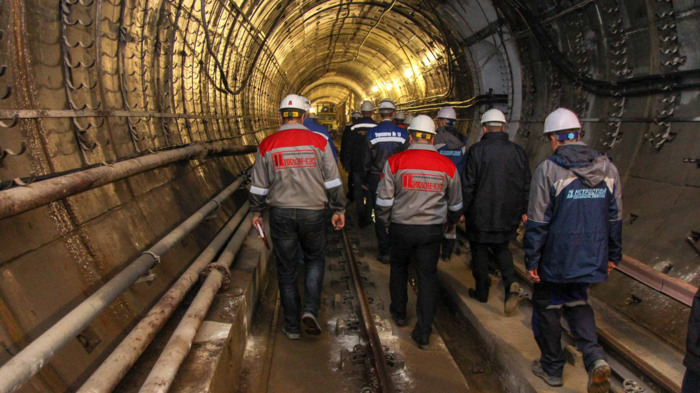 Электромеханик петербургского метро пробил глаз из-за невыдачи очков
