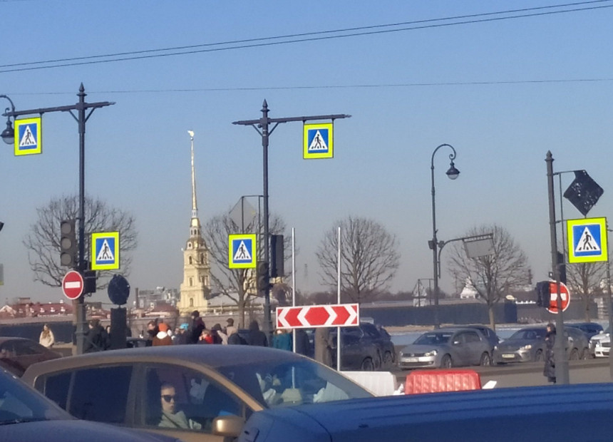 Дворцовую набережную вновь сузит дорожный ремонт