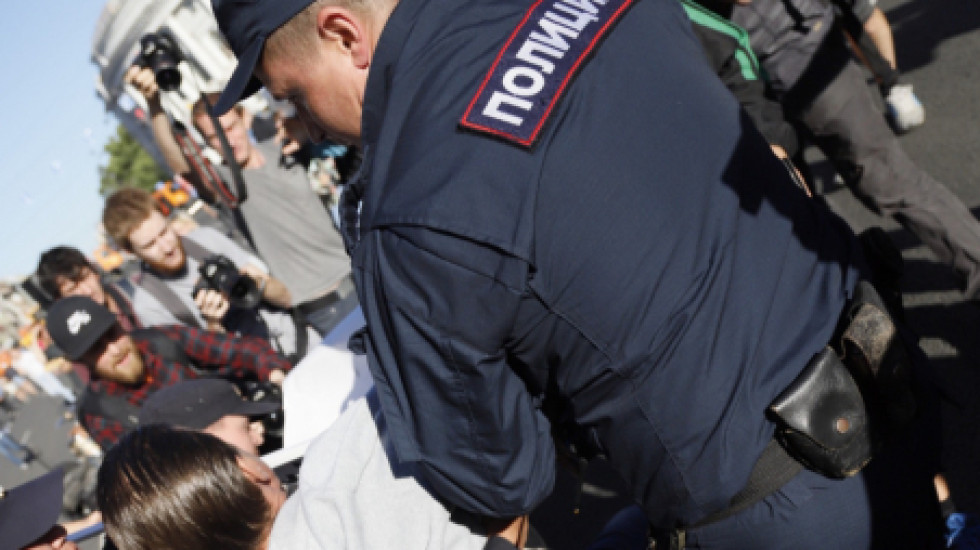 У Гостиного Двора полиция задерживала протестующих против репрессий: фоторепортаж