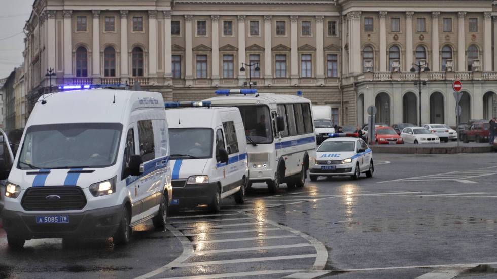 В Петербурге полицейский 77-го отдела обвинен во взятке с мигрантов