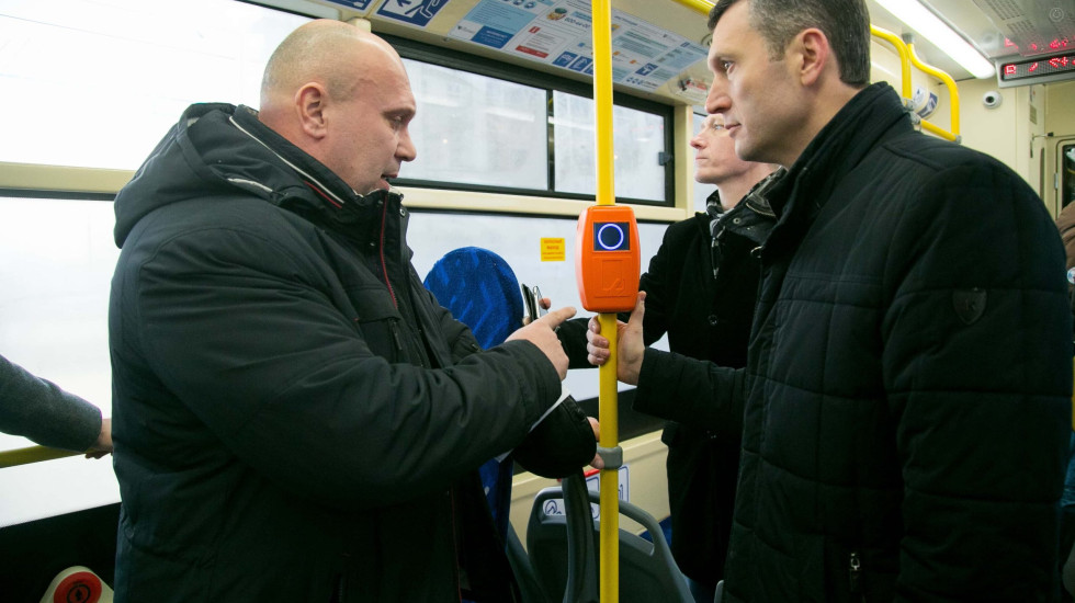 Безбилетников в общественном транспорте Петербурга стало меньше