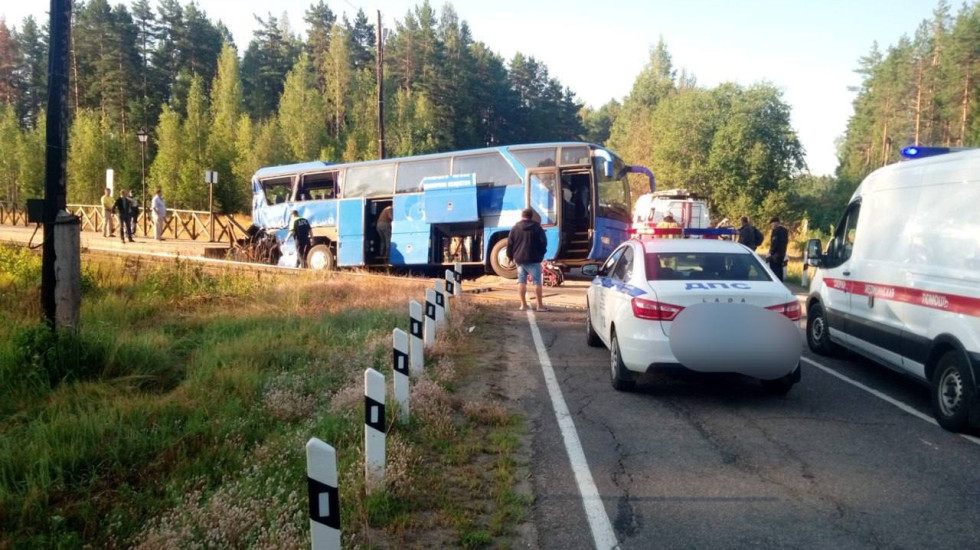 Возбуждено дело о катастрофе автобуса на переезде в Ленобласти
