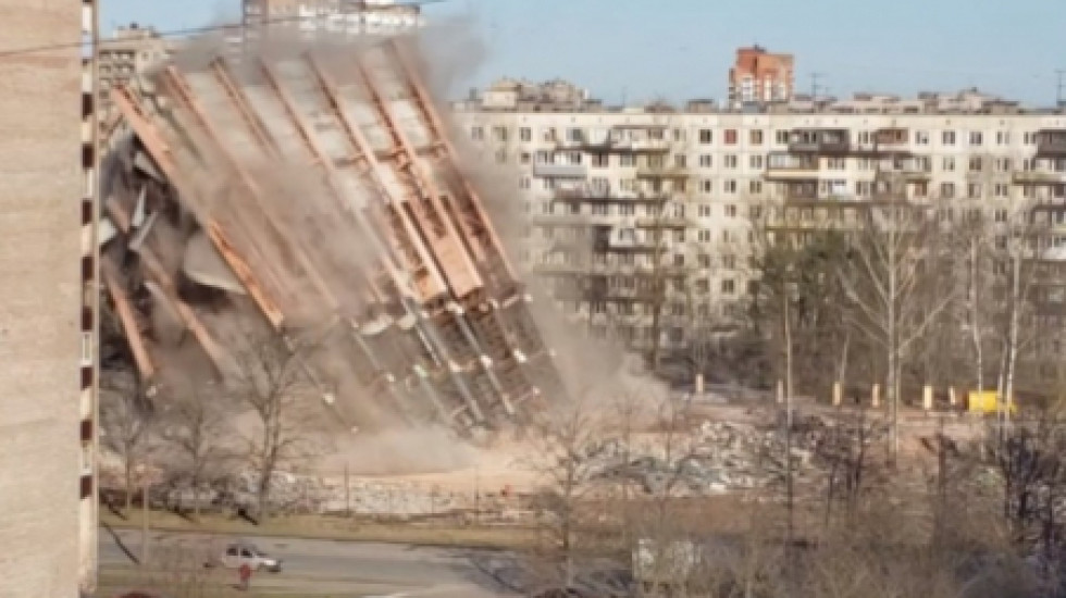 Очевидец опубликовал видео сноса строения на территории НИИ тока