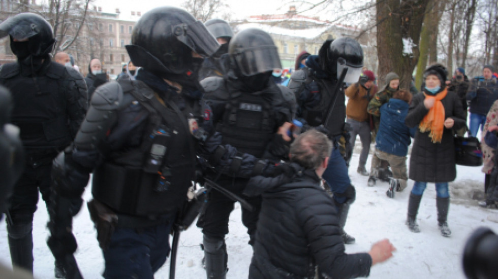 353 ареста петербуржцев за поддержку Навального