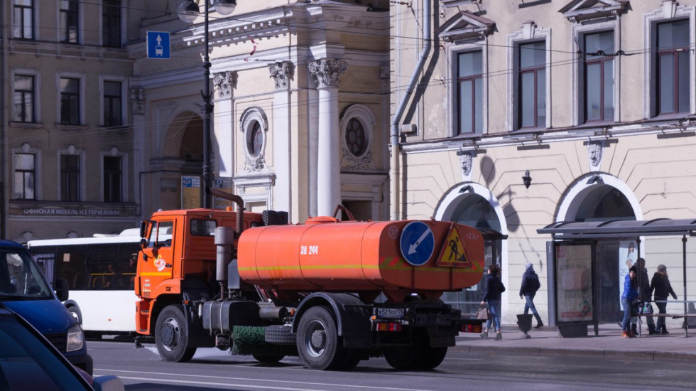 В Петербурге усилен контроль за уборкой во дворах