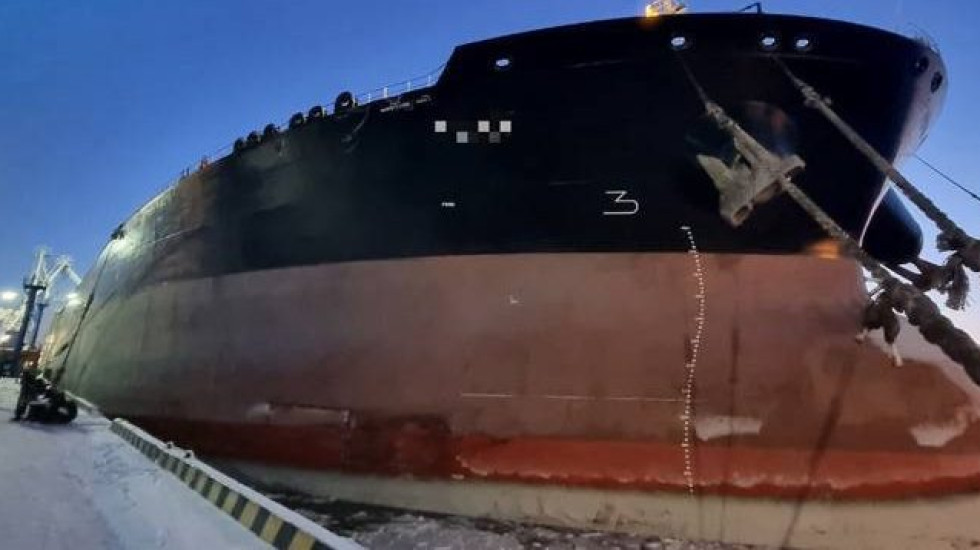 Иностранное судно повредило подъемный кран в порту Усть-Луга