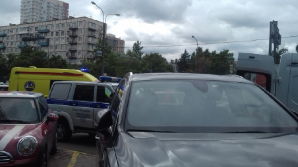 В Петербурге неизвестный с топором напал на сотрудников брокерской конторы