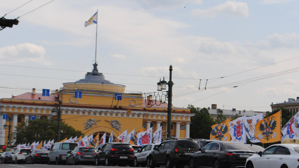Дворцовый мост может открыться после ремонта сегодня вечером
