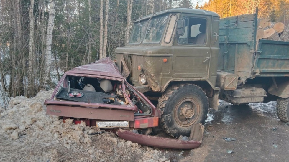Авария у поселка Советский в Ленобласти унесла жизнь водителя