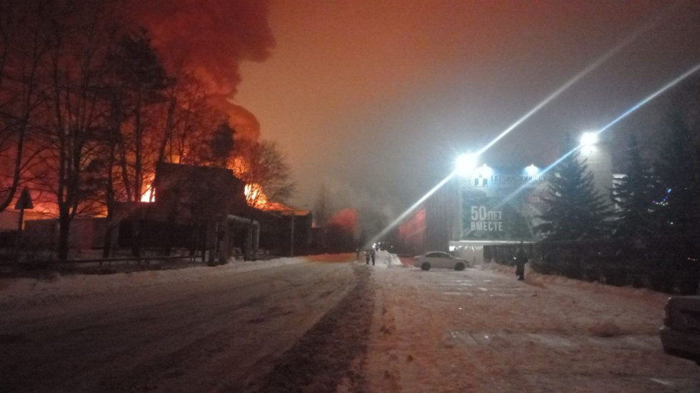 В Гатчине горит завод по производству ацетона