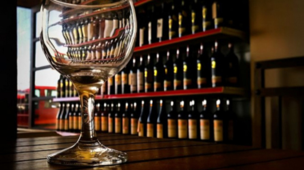 Минэкономразвития не поддержало инициативу о продаже алкоголя лицам с 21 года