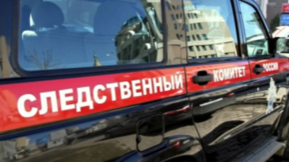 В Петербурге неизвестный ударил головой об стену школьника