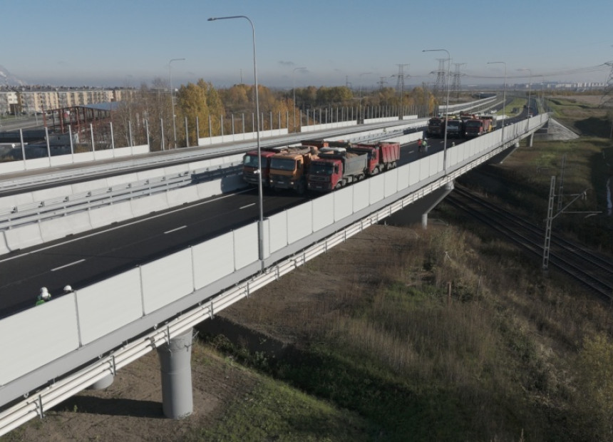 Виадуки на юге Петербурга проверила на прочность дюжина самосвалов