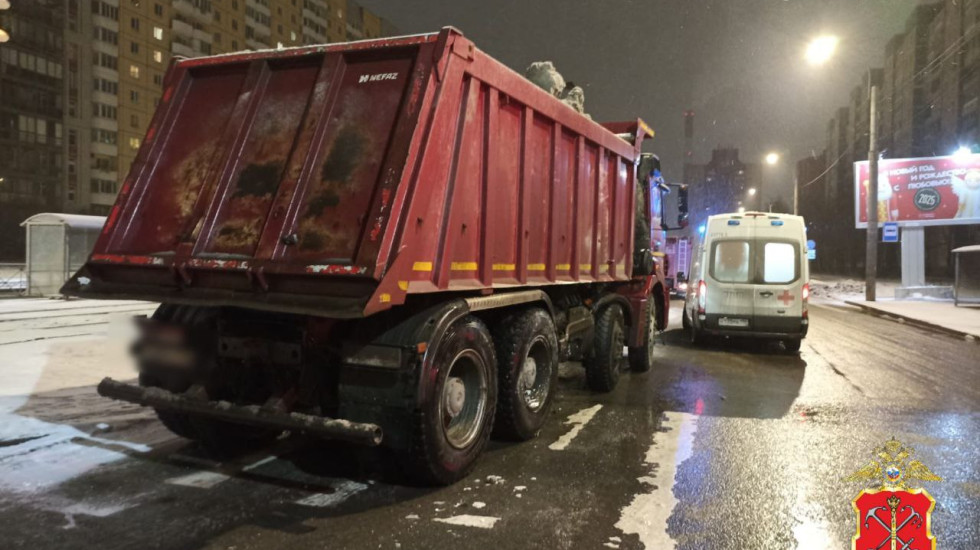 В Приморском районе КамАЗ столкнулся с пассажирским автобусом