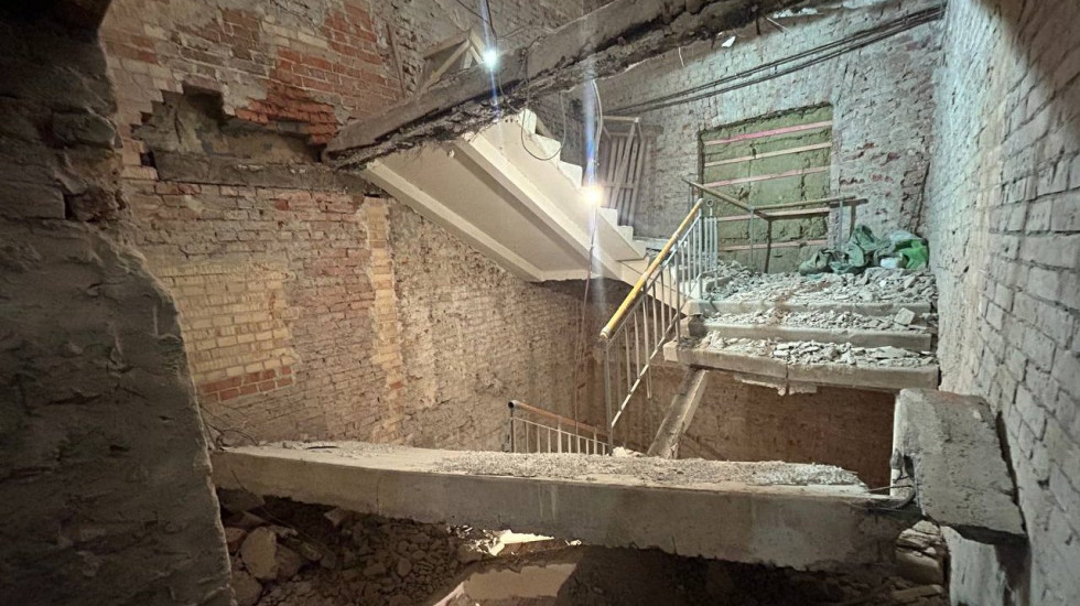 Придавленный плитой мигрант в Мюзик-холле был нанят без договора