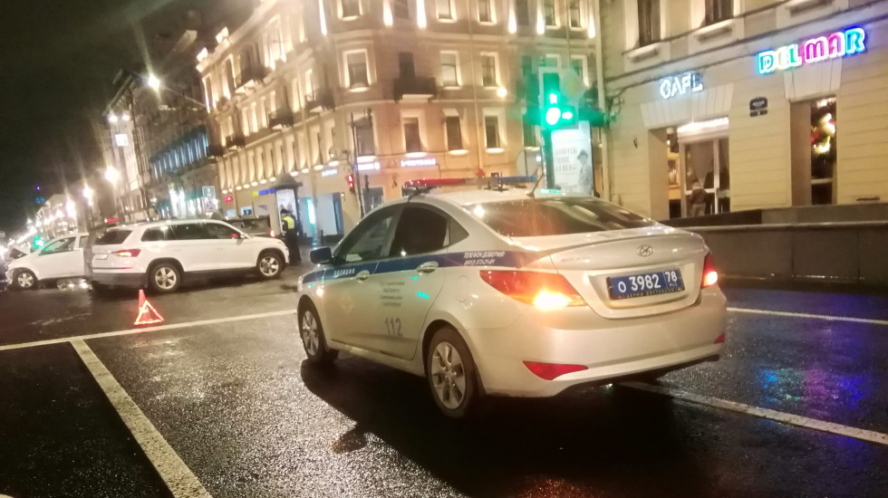 Неделя началась с новой массовой аварии на Невском