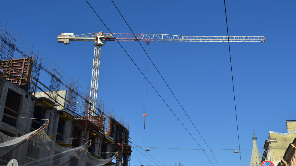 На стройках у «Лесной» и в Стрельне разбились рабочие