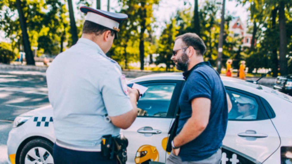 Петербургские инспекторы поймали за неделю 1500 таксистов-нарушителей