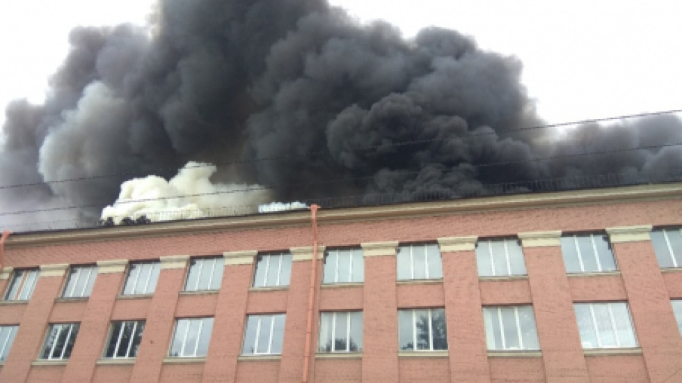 В Петербурге крупный пожар в бизнес-центре на Васильевском острове
