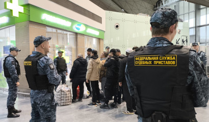 Приставы Петербурга проводили на вылет из России почти 6500 мигрантов