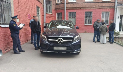 «Мерседес» петербургской организации уйдет с торгов за долг по ЖКХ