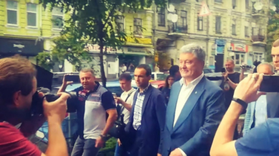 В Киеве неизвестные пытались напасть на Порошенко