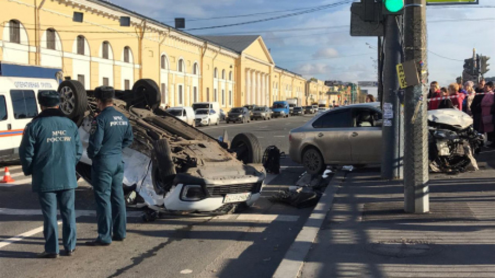 В ДТП на Обводном канале пострадали 8 человек, водитель уцелел