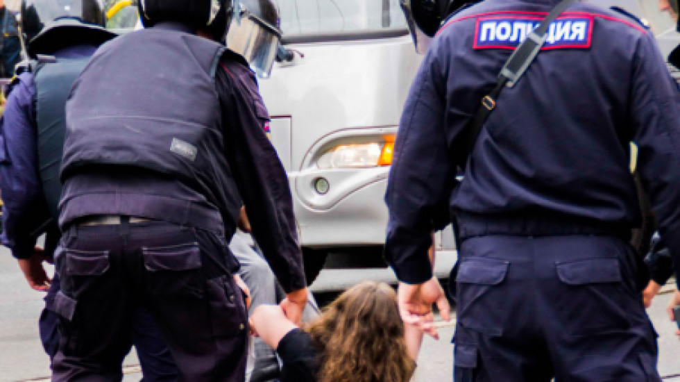 Государство заплатит за наказание участницы митинга против коррупции