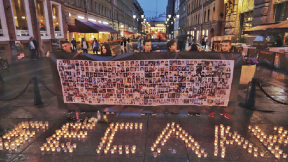 «Весна» зажгла на Невском проспекте свечи в память о Беслане