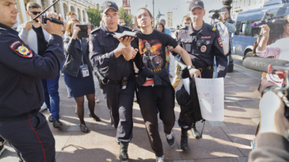 На Невском задержаны три участника пикетов против нечестных выборов