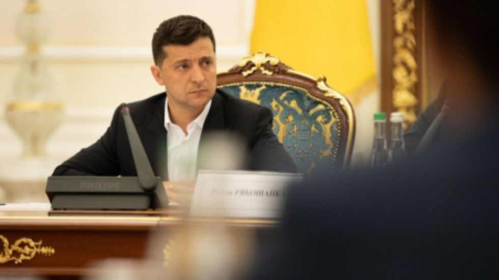 Зеленский оттолкнул министра обороны Украины на обнародованном видео